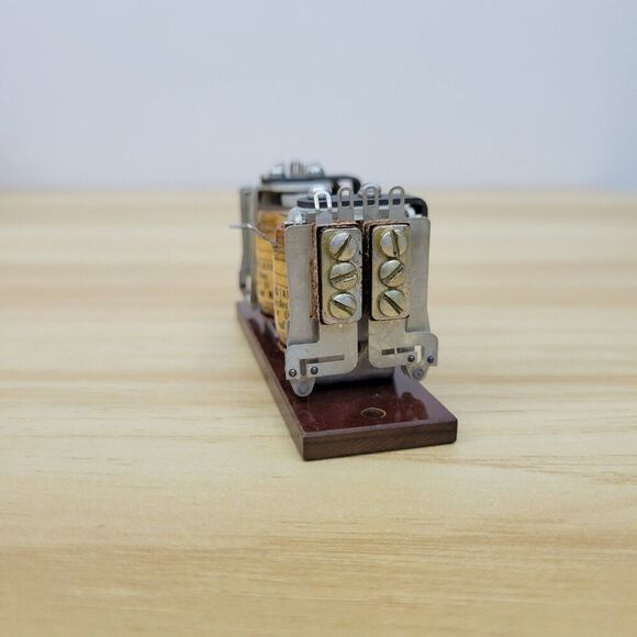 Vintage Dual Coil Relay Unit – LD4B1A115VA – 115V AC - Picture 10 of 11
